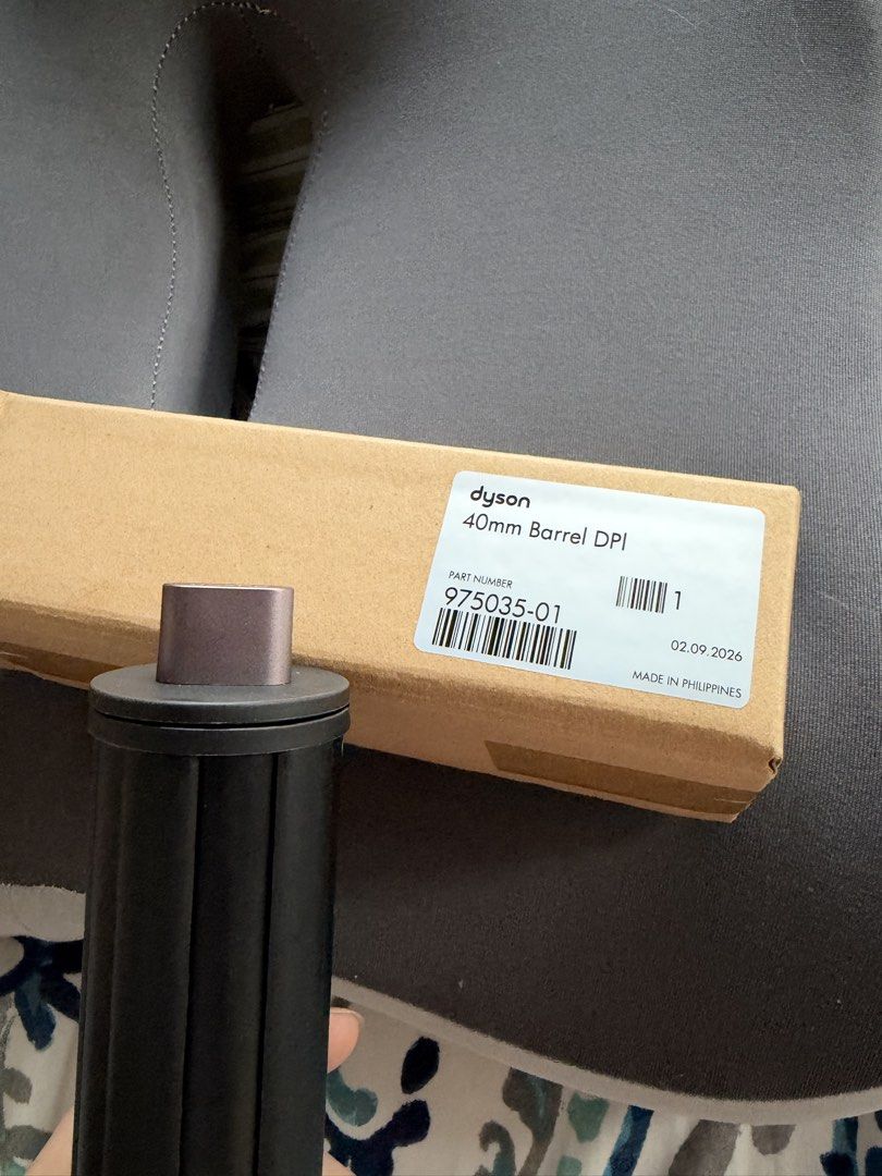 Dyson 40mm Barrel DPI Styler Attachment (Category: Hair) located in Quezon City. Submitted by nix0168 (Listing ID 1468797577, Image 2). Description: 1.6” Dyson Coanda 1.6mm curling barrel New and never been used. Genuine Dyson 40mm barrel attachment for multi-styler. Part number 975035-01. Black cylindrical barrel with metallic purple connector tab and Dyson logo on top. Original box included with part number label attached..