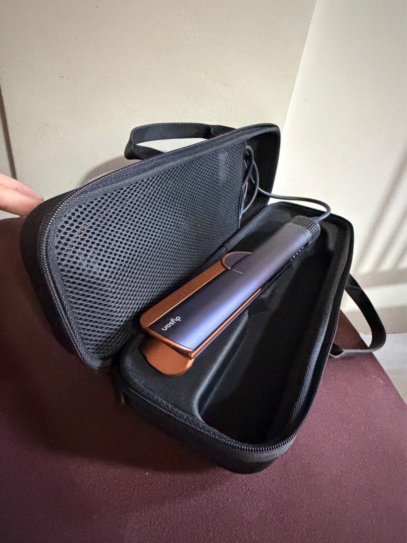 Dyson Airstrait (Category: Hair) located in Muntinlupa City. Submitted by maaarjj (Listing ID 1468712554, Image 3). Description: ✨Authentic with Receipt!! ✨33990 original price ✨Like new!! Used 3x only ✨Hair styling/Hair Straightener using air not heat!! ✨Style in just few minutes Super worth it pag nakuha nyoooo.