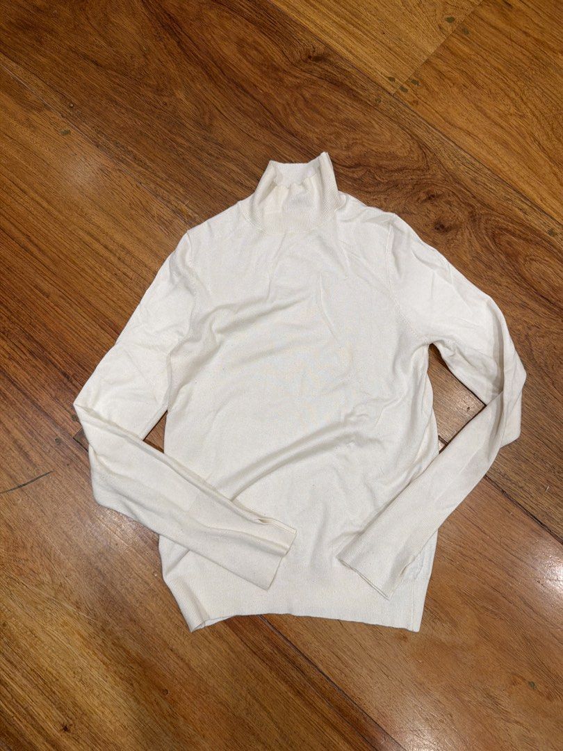 Ecru Turtleneck Long Sleeve Knit Sweater (Category: Longsleeves) located in Quezon City. Submitted by nic.man (Listing ID 1468864126, Image 1). Description: - Color: Classic White - Material: Soft knit fabric - Design: Turtleneck with long sleeves - Details: Ribbed cuffs and hem - Fit: Classic fit, versatile for skirts or pants - Ideal for: Cooler weather.