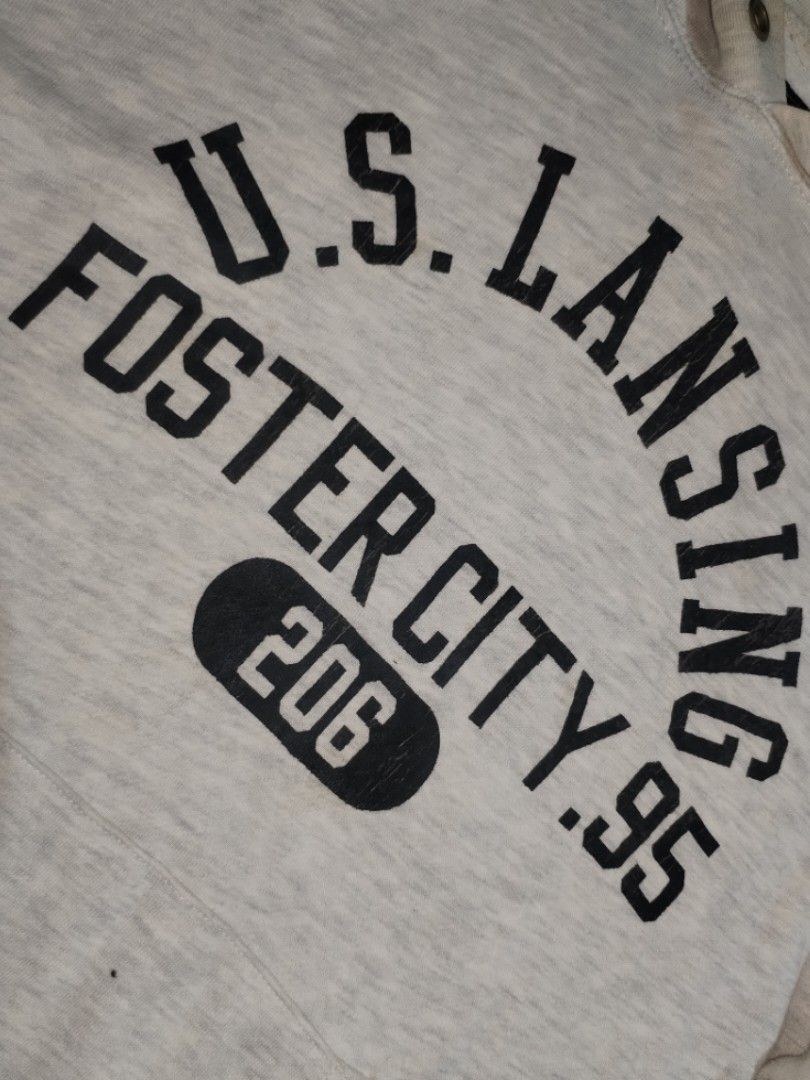 EDWIN FIELDMAN HOODIE (Category: Coats, Jackets and Outerwear) located in Baguio. Submitted by luxeloomarchive (Listing ID 1468857177, Image 2). Description: FIELDMAN BY EDWIN ​Vintage U.S. Lansing Graphic Pullover Hoodie ​A classic vintage hoodie in an oatmeal/light gray color tone, featuring a bold "U.S. LANSING FOSTER CITY.95" front graphic. Includes a kangaroo pocket, brass hood grommets, and a 100% premium cotton body. ​DETAILS ​Brand: Field