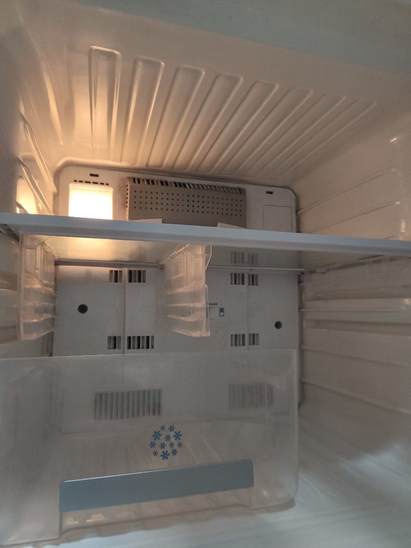 Electrolux Refrigerator with freebie (Category: Refrigerators and Freezers) located in Manila. Submitted by mkcj08 (Listing ID 1468783143, Image 3). Description: - Model: Electrolux ETB3200SC-RPH (Made in Thailand) - Non Inverter - Capacity: 311 Liters / 11.0 Cubic Feet - Dimensions: 600 mm (W) x 1700 mm (H) x 640 mm (D) - Multi Air Flow system for even cooling - Dual Deodoriser to keep fridge smelling fresh - Humidity Control Crisper for longer-