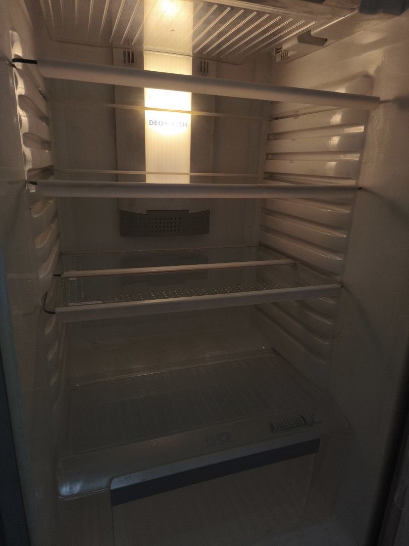 Electrolux Refrigerator with freebie (Category: Refrigerators and Freezers) located in Manila. Submitted by mkcj08 (Listing ID 1468783143, Image 2). Description: - Model: Electrolux ETB3200SC-RPH (Made in Thailand) - Non Inverter - Capacity: 311 Liters / 11.0 Cubic Feet - Dimensions: 600 mm (W) x 1700 mm (H) x 640 mm (D) - Multi Air Flow system for even cooling - Dual Deodoriser to keep fridge smelling fresh - Humidity Control Crisper for longer-