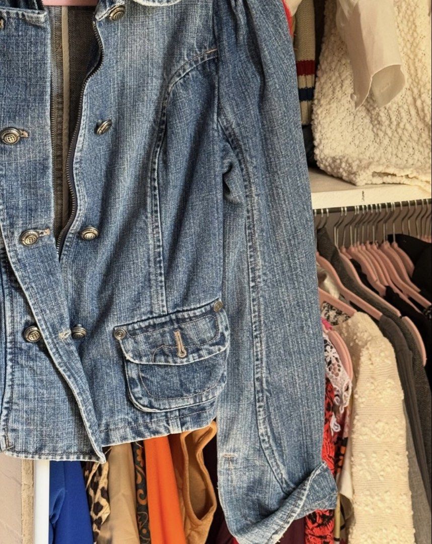 Elegant Denim Jacket (Category: Coats, Jackets and Outerwear) located in Lapu Lapu. Submitted by bzzzzarah (Listing ID 1468916767, Image 2). Description: .