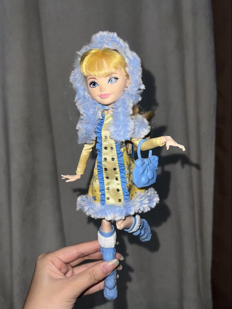 epic winter blondie lockes ever after high (Category: Kids Toys) located in San Fernando. Submitted by nala555 (Listing ID 1468812060, Image 2). Description: ✧ please read ✧ ♡ item was bought internationally— please respect pricing ♡ condi: 9/10 ♡ complete ♡ flaws: lip rub ♡ ₱ 2700 ♡ slightly nego for sure buyer only ✿ 📍 sf, pampanga 🚚 [j&t or lalamove] 💸 [gcash or qr] message me if you’d like more photos, videos, or close-up shots ♡.
