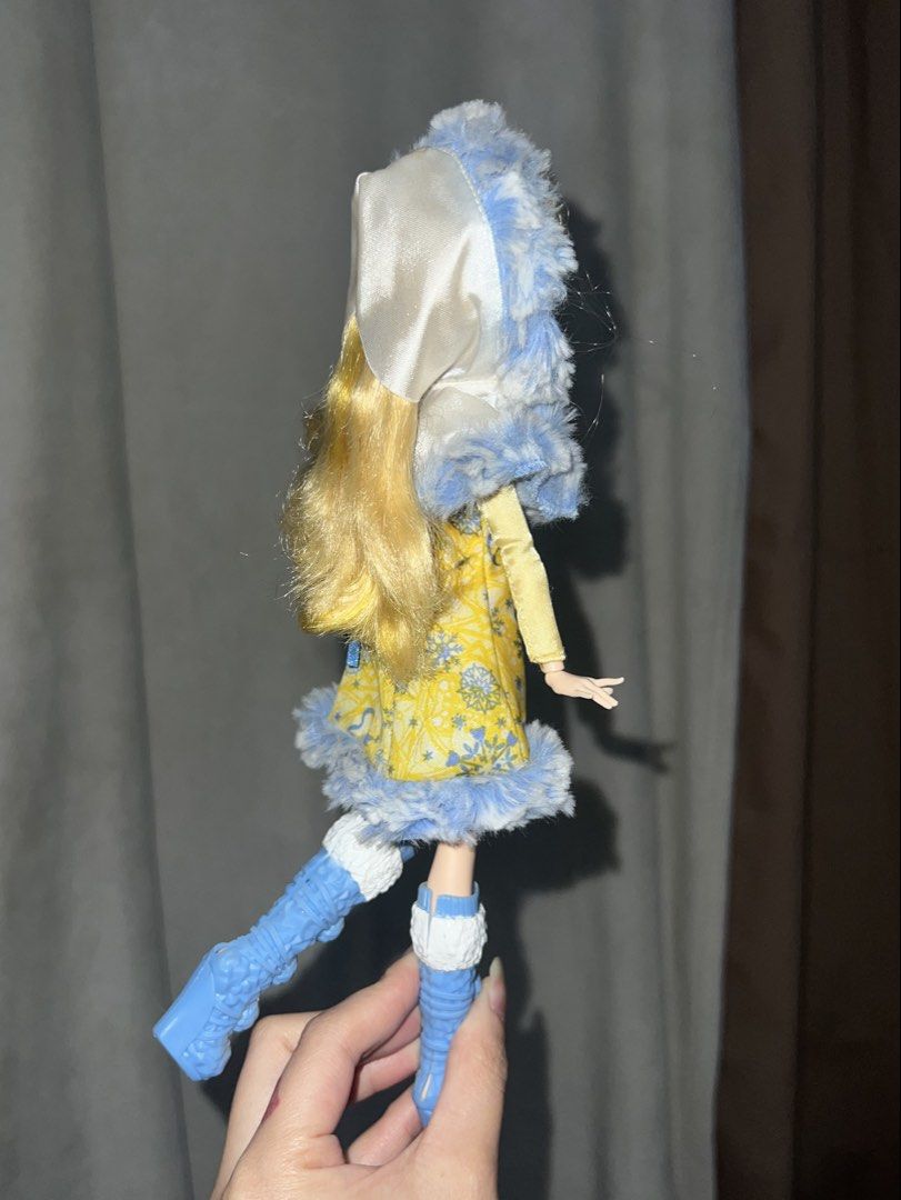 epic winter blondie lockes ever after high (Category: Kids Toys) located in San Fernando. Submitted by nala555 (Listing ID 1468812060, Image 3). Description: ✧ please read ✧ ♡ item was bought internationally— please respect pricing ♡ condi: 9/10 ♡ complete ♡ flaws: lip rub ♡ ₱ 2700 ♡ slightly nego for sure buyer only ✿ 📍 sf, pampanga 🚚 [j&t or lalamove] 💸 [gcash or qr] message me if you’d like more photos, videos, or close-up shots ♡.