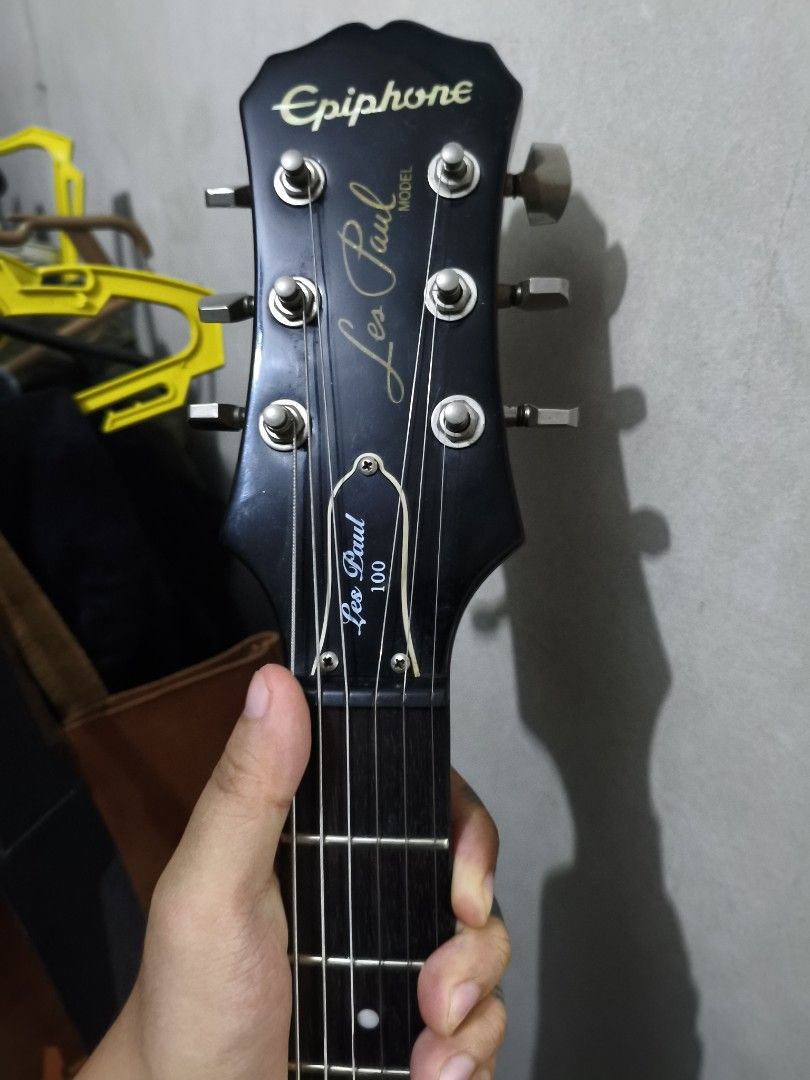 Epiphone Les Paul 100 (Category: Musical Instruments) located in Quezon City. Submitted by skkk99 (Listing ID 1468927185, Image 2). Description: No issues sa playability RFS: prefer strat.