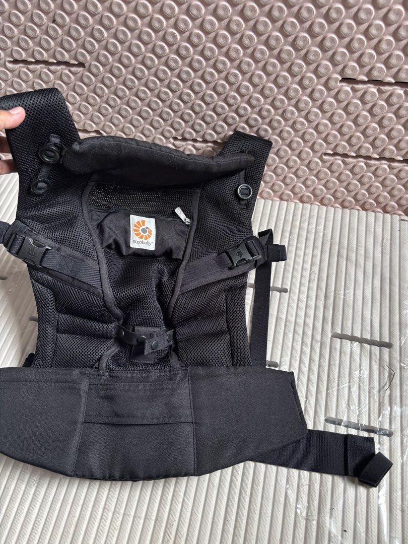 Ergobaby Adapt Carrier (Category: Carriers & Slings) located in Calamba. Submitted by moochiebabystuff2 (Listing ID 1468880969, Image 3). Description: JAPAN SURPLUS CALAMBA LAGUNA LOCATION PICK UP / LALAMOVE PIN ADD: MOOCHIE BABY STUFF JAPAN SURPLUS FARCONVILLE CALAMBA GOOD CONDITION 1000 pesos Thankyou ♥️.