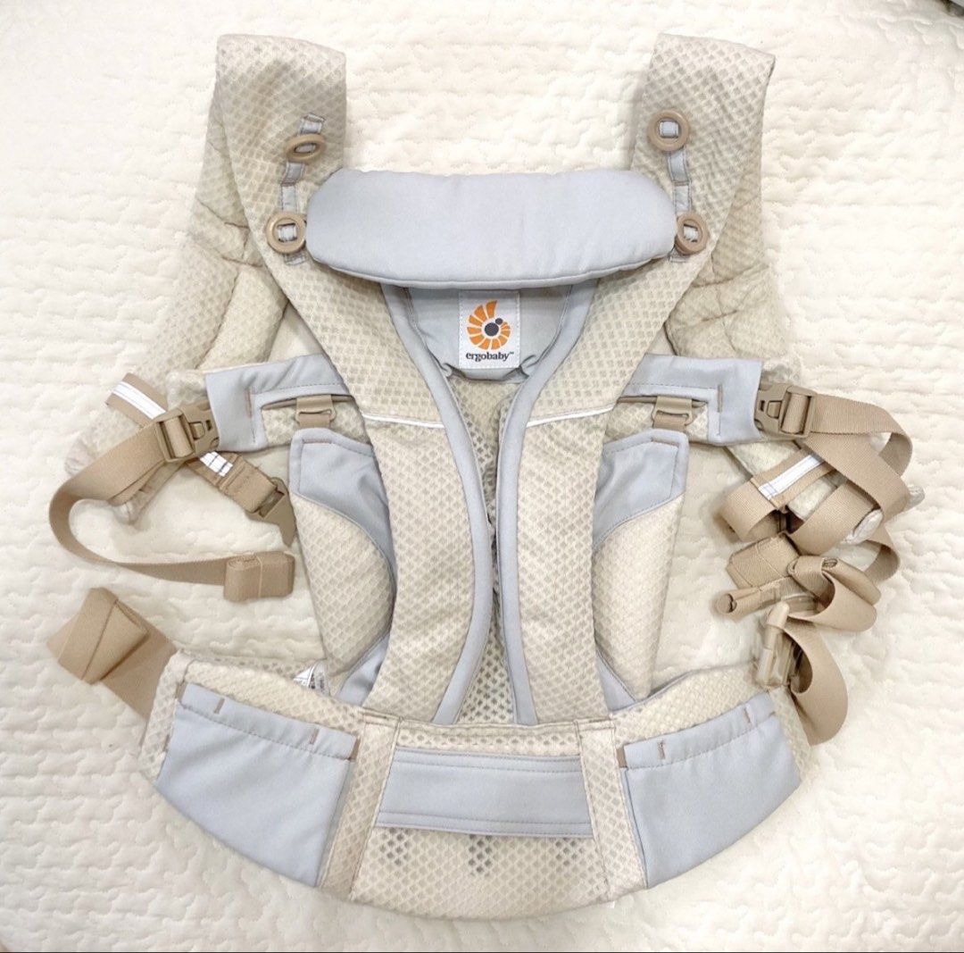 Ergobaby Omni breeze Soft flex carrier (Category: Carriers & Slings) located in Manila. Submitted by avalanchesonlineshopmainacount (Listing ID 1468849006, Image 1). Description: .