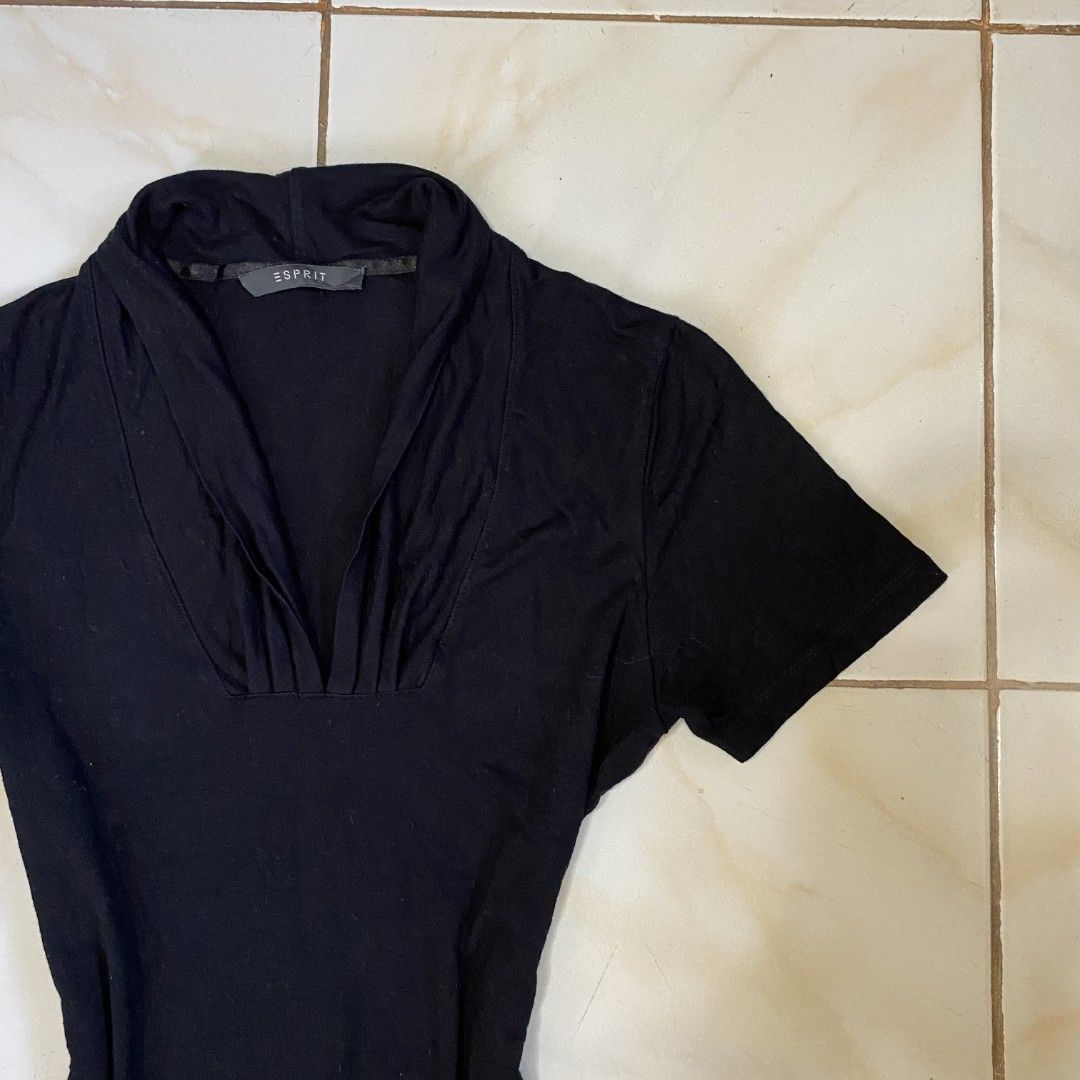 Esprit Black Short Sleeve V-Neck Blouse (Category: Blouses) located in Roxas City. Submitted by xyddvs (Listing ID 1468821981, Image 2). Description: Esprit! no flaws size small to med.
