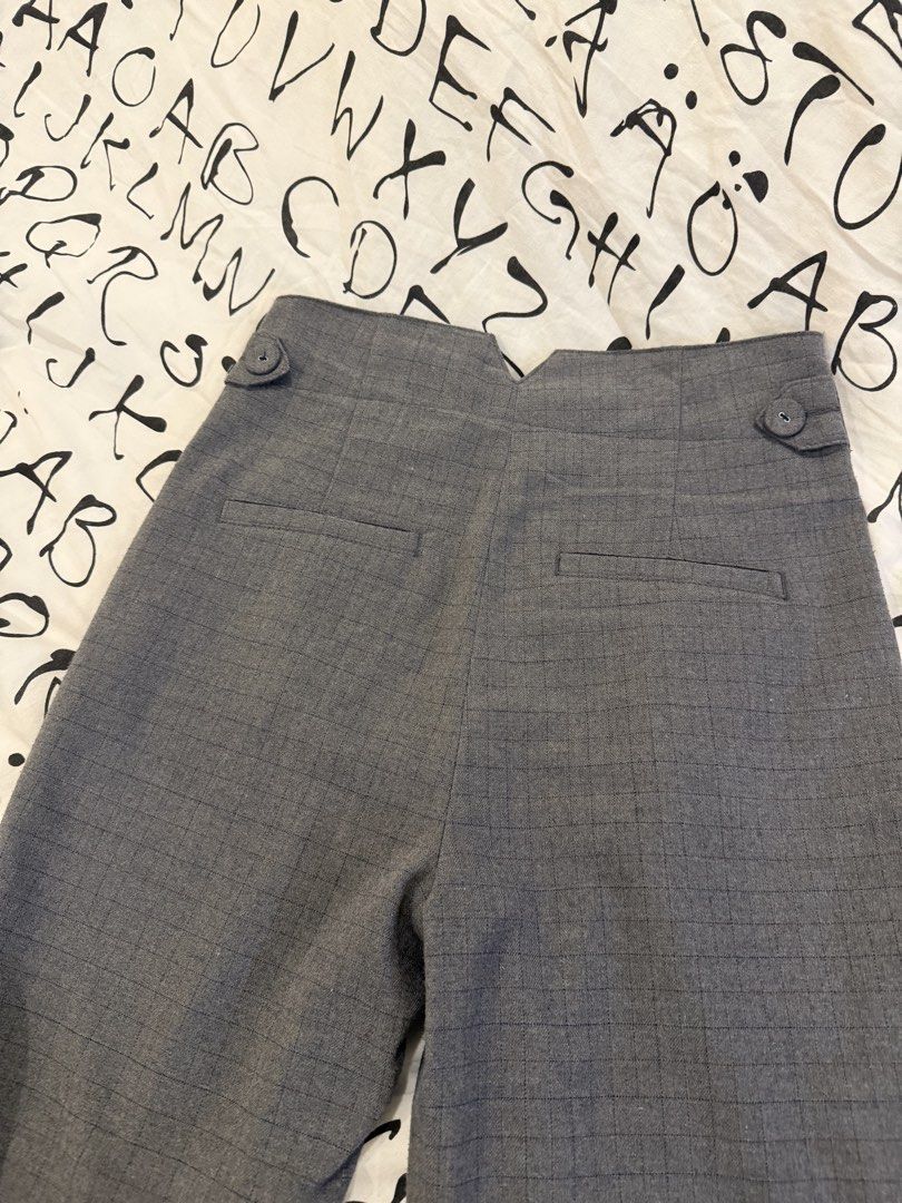 Esprit Grey Trouser Pants (Category: Other Bottoms) located in Manila. Submitted by cldluxefinds (Listing ID 1468843349, Image 2). Description: - 100% original - Thick cotton material - Bought in Zalora - Minor issue: pulls in fabric (can use lint roller) - Small size.