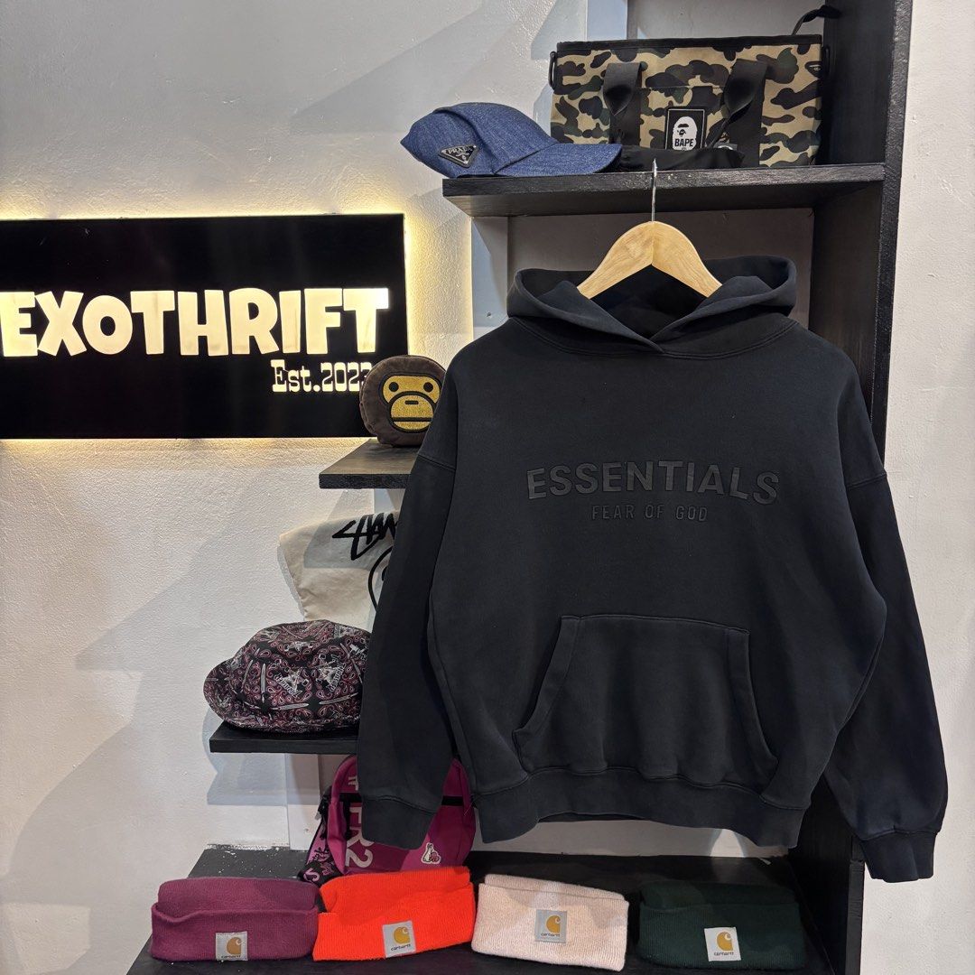 Essentials Black Hoodie (Category: Activewear) located in Rizal. Submitted by doyskie.star (Listing ID 1468736006, Image 1). Description: ESSENTIAL FEAR OF GOD BLACK HOODIE 22 by 23 COMPLETE TAGS.