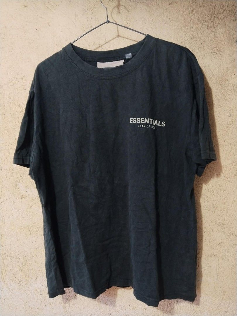 Essentials Tshirt side script (Category: Tshirts & Polo Shirts ) located in Cavite. Submitted by sacmaestro444 (Listing ID 1468770826, Image 2). Description: Medium on tag excellent condition no flaws 9/10 colorate negotiable basta sure na bibilhin.