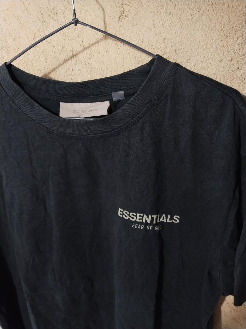Essentials Tshirt side script (Category: Tshirts & Polo Shirts ) located in Cavite. Submitted by sacmaestro444 (Listing ID 1468770826, Image 3). Description: Medium on tag excellent condition no flaws 9/10 colorate negotiable basta sure na bibilhin.
