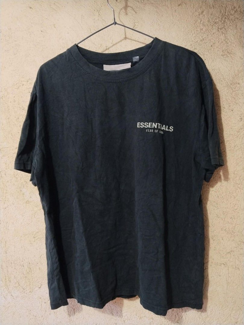 Essentials Tshirt side script (Category: Tshirts & Polo Shirts ) located in Cavite. Submitted by sacmaestro444 (Listing ID 1468770826, Image 1). Description: Medium on tag excellent condition no flaws 9/10 colorate negotiable basta sure na bibilhin.