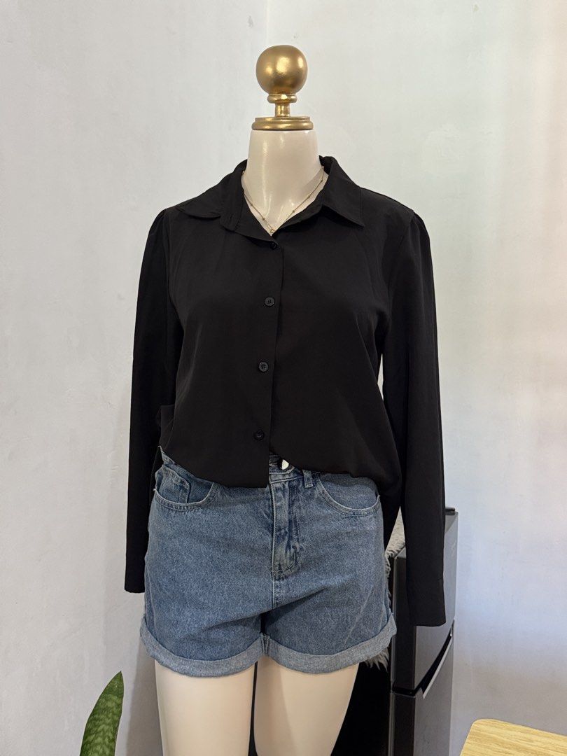 ETC BLACK LONG SLEEVE FITS SMALL TO MEDIUM (Category: Blouses) located in Dasmarinas. Submitted by ennahsthriftcollection (Listing ID 1468774491, Image 3). Description: ETC BLACK LONG SLEEVE FITS SMALL TO MEDIUM Length: 28 inches Width: 19 inches .