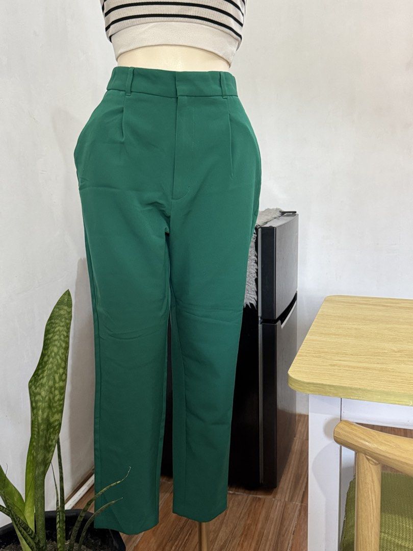 ETC GU MEDIUM TROUSER GREEN COLOR (Category: Other Bottoms) located in Dasmarinas. Submitted by ennahsthriftcollection (Listing ID 1468778253, Image 2). Description: ETC GU MEDIUM TROUSER GREEN COLOR Length: 36 1/2 inches Waistline: 26-28 .