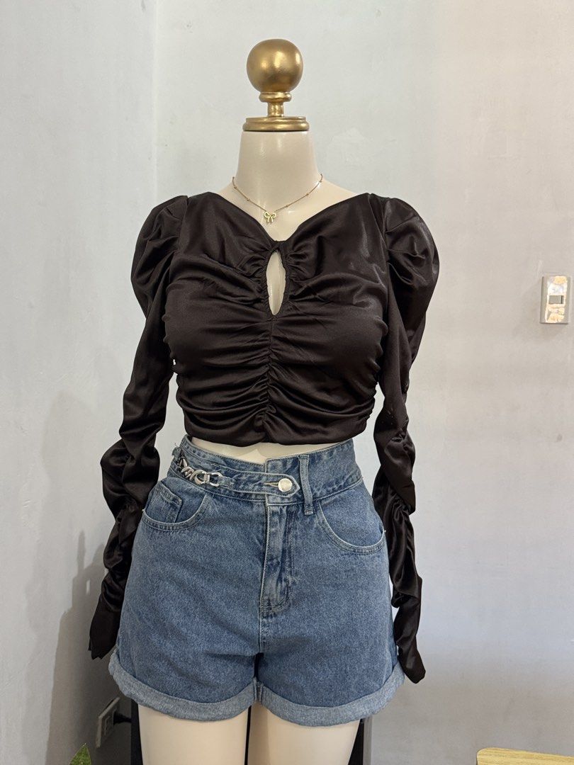 ETC H&M CHOCO SEXY TOP SMALL FRAME (Category: Others Tops) located in Dasmarinas. Submitted by ennahsthriftcollection (Listing ID 1468778665, Image 1). Description: ETC H&M CHOCO SEXY TOP SMALL FRAME.