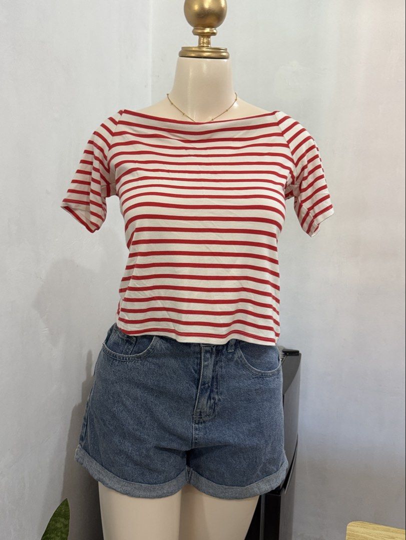 ETC H&M RED STRIPE BLOUSE MEDIUM (Category: Blouses) located in Dasmarinas. Submitted by ennahsthriftcollection (Listing ID 1468779762, Image 1). Description: ETC H&M RED STRIPE BLOUSE MEDIUM Length: 15 1/2 imches Width: 16 1/2 inches .