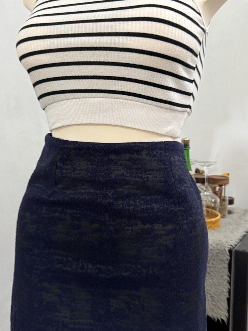 ETC NAVY BLUE SKIRT SIZE 27-28 (Category: Skirts) located in Dasmarinas. Submitted by ennahsthriftcollection (Listing ID 1468782343, Image 2). Description: ETC NAVY BLUE SKIRT SIZE 27-28 Length: 15 inches .