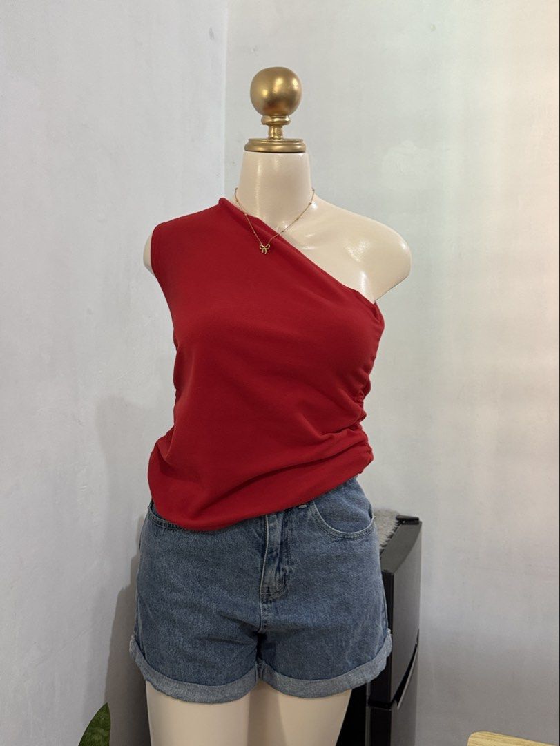 ETC RED MEDIUM STRETCHY BLOUSE FORMAL SIDED DESIGN (Category: Others Tops) located in Dasmarinas. Submitted by ennahsthriftcollection (Listing ID 1468735459, Image 2). Description: ETC RED MEDIUM STRETCHY BLOUSE FORMAL SIDED DESIGN (MAKAPAL ) used twice lang kaya like new pa Width : 15 inches Length: 21 inches .