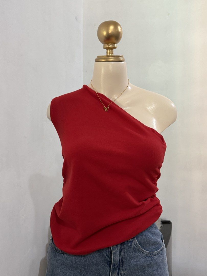 ETC RED MEDIUM STRETCHY BLOUSE FORMAL SIDED DESIGN (Category: Others Tops) located in Dasmarinas. Submitted by ennahsthriftcollection (Listing ID 1468735459, Image 3). Description: ETC RED MEDIUM STRETCHY BLOUSE FORMAL SIDED DESIGN (MAKAPAL ) used twice lang kaya like new pa Width : 15 inches Length: 21 inches .