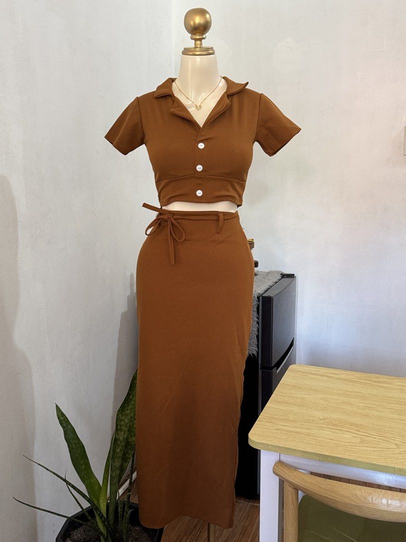 ETC RUSTY BROWN COORDINATES SMALL WITH SLIT (Category: Sets or Coordinates) located in Dasmarinas. Submitted by ennahsthriftcollection (Listing ID 1468757042, Image 2). Description: ETC RUSTY BROWN COORDINATES SMALL WITH SLIT Skirt Length : 35 inches Waistline : 22 to 28 Top Length : 12 inches Top Width : 13 inches Need wash lang mii no issue.