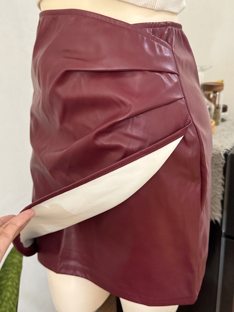 ETC SHEIN NEW MAROON SKIRT MEDIUM ON TAG (Category: Skirts) located in Dasmarinas. Submitted by ennahsthriftcollection (Listing ID 1468770600, Image 3). Description: ETC SHEIN NEW MAROON SKIRT MEDIUM ON TAG Waistline: 27-28 Length: 16 1/2 inches .