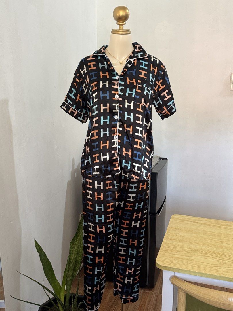 ETC SLEEPWEAR SILK SET SMALL SIZE PRELOVED (Category: Undergarments & Loungewear) located in Dasmarinas. Submitted by ennahsthriftcollection (Listing ID 1468761884, Image 1). Description: ETC SLEEPWEAR SILK SET SMALL SIZE PRELOVED * preloved expect na gamit na minimal usage .