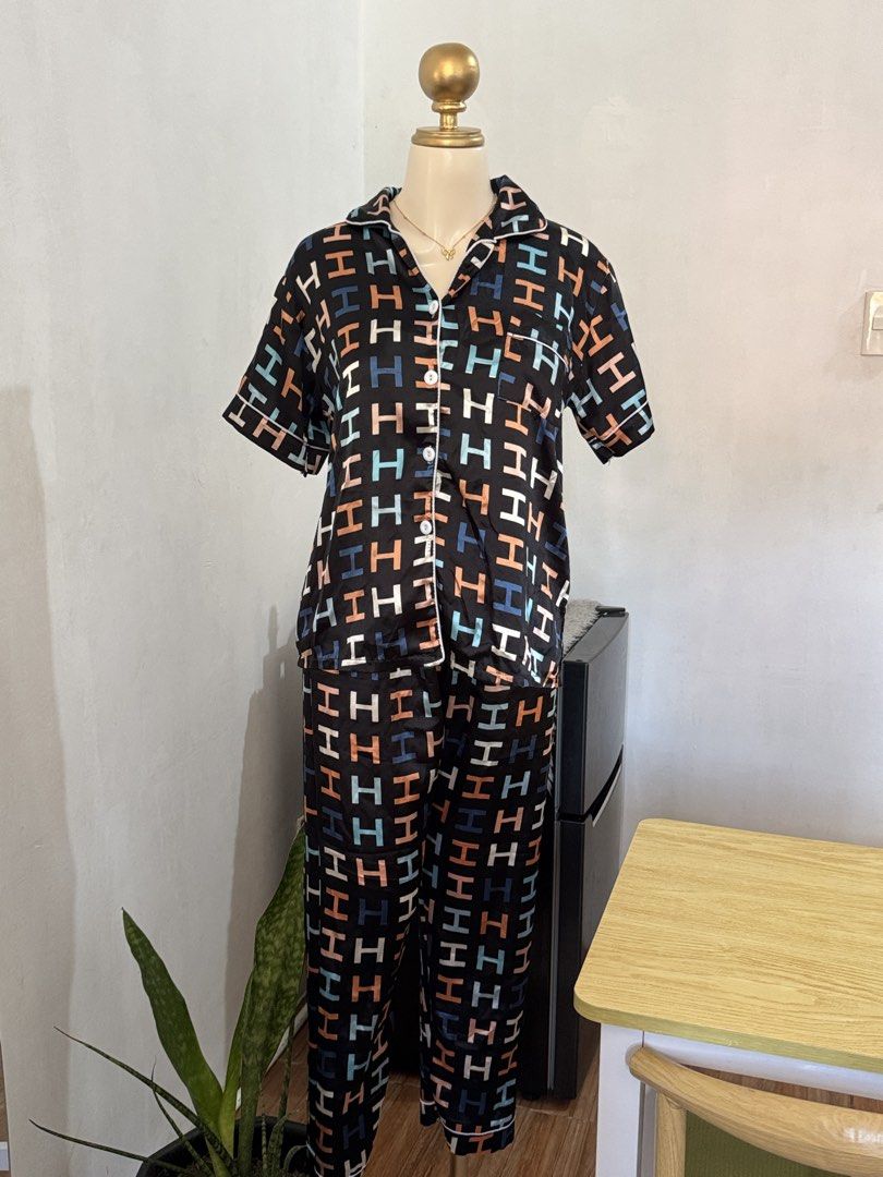 ETC SLEEPWEAR SILK SET SMALL SIZE PRELOVED (Category: Undergarments & Loungewear) located in Dasmarinas. Submitted by ennahsthriftcollection (Listing ID 1468761884, Image 2). Description: ETC SLEEPWEAR SILK SET SMALL SIZE PRELOVED * preloved expect na gamit na minimal usage .