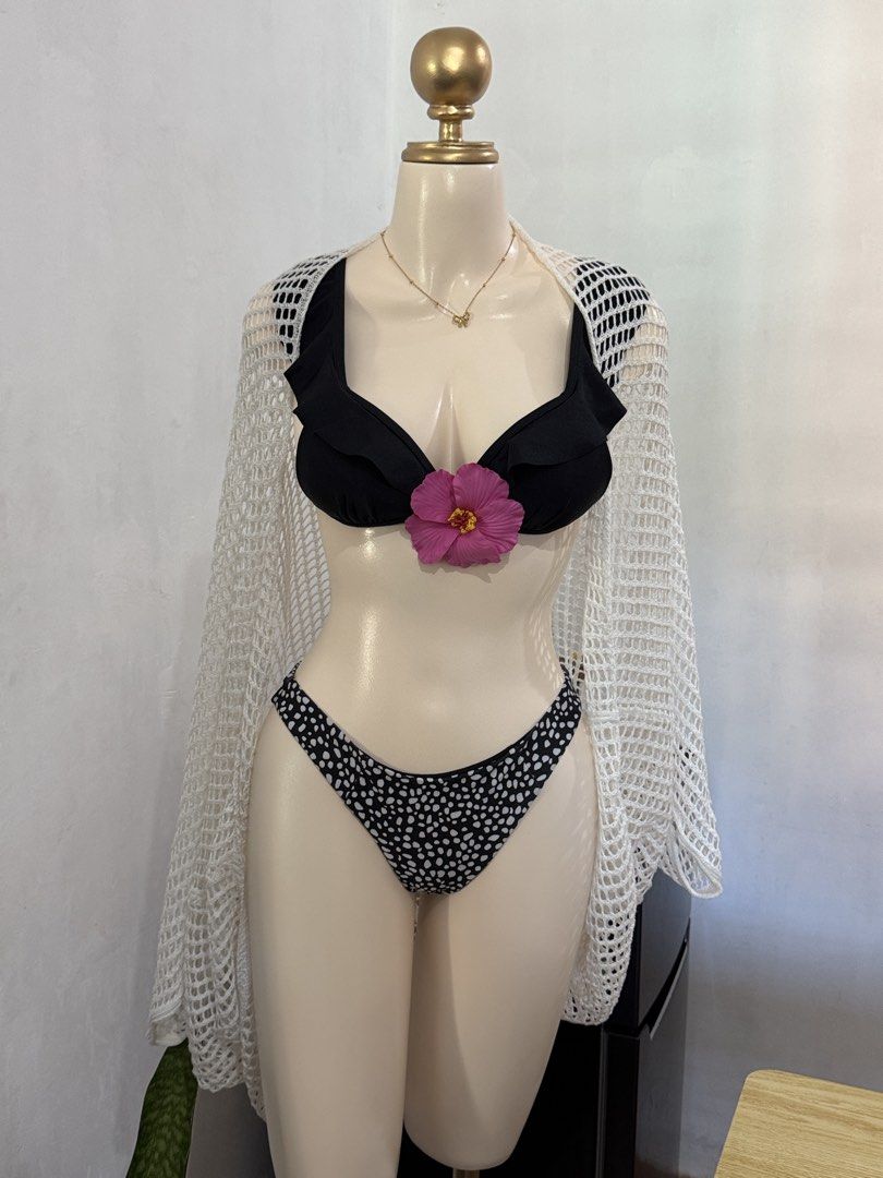 ETC SMALL BLACK 2 PIECE BIKINI (Category: Bikinis & Swimsuits) located in Dasmarinas. Submitted by ennahsthriftcollection (Listing ID 1468743932, Image 1). Description: ETC SMALL BLACK 2 PIECE BIKINI * accessories and cover up not included.