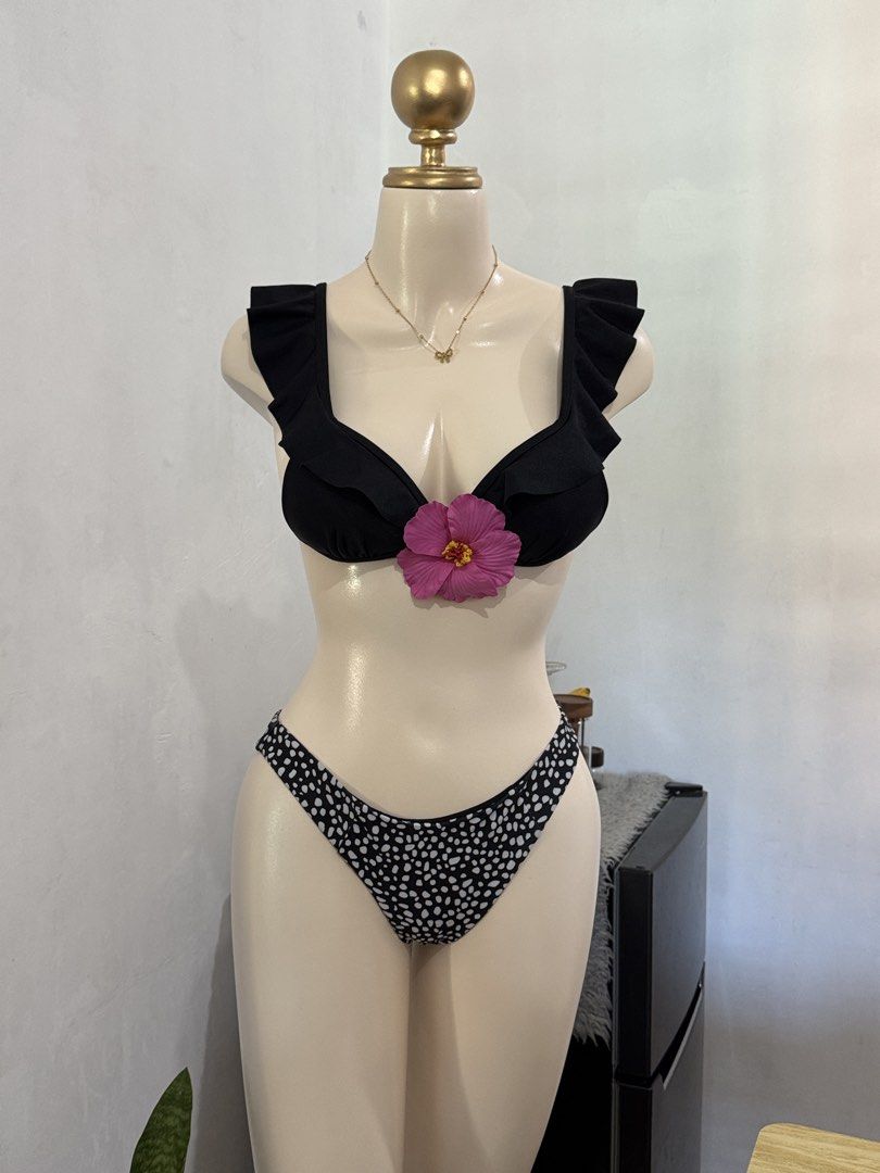 ETC SMALL BLACK 2 PIECE BIKINI (Category: Bikinis & Swimsuits) located in Dasmarinas. Submitted by ennahsthriftcollection (Listing ID 1468743932, Image 3). Description: ETC SMALL BLACK 2 PIECE BIKINI * accessories and cover up not included.