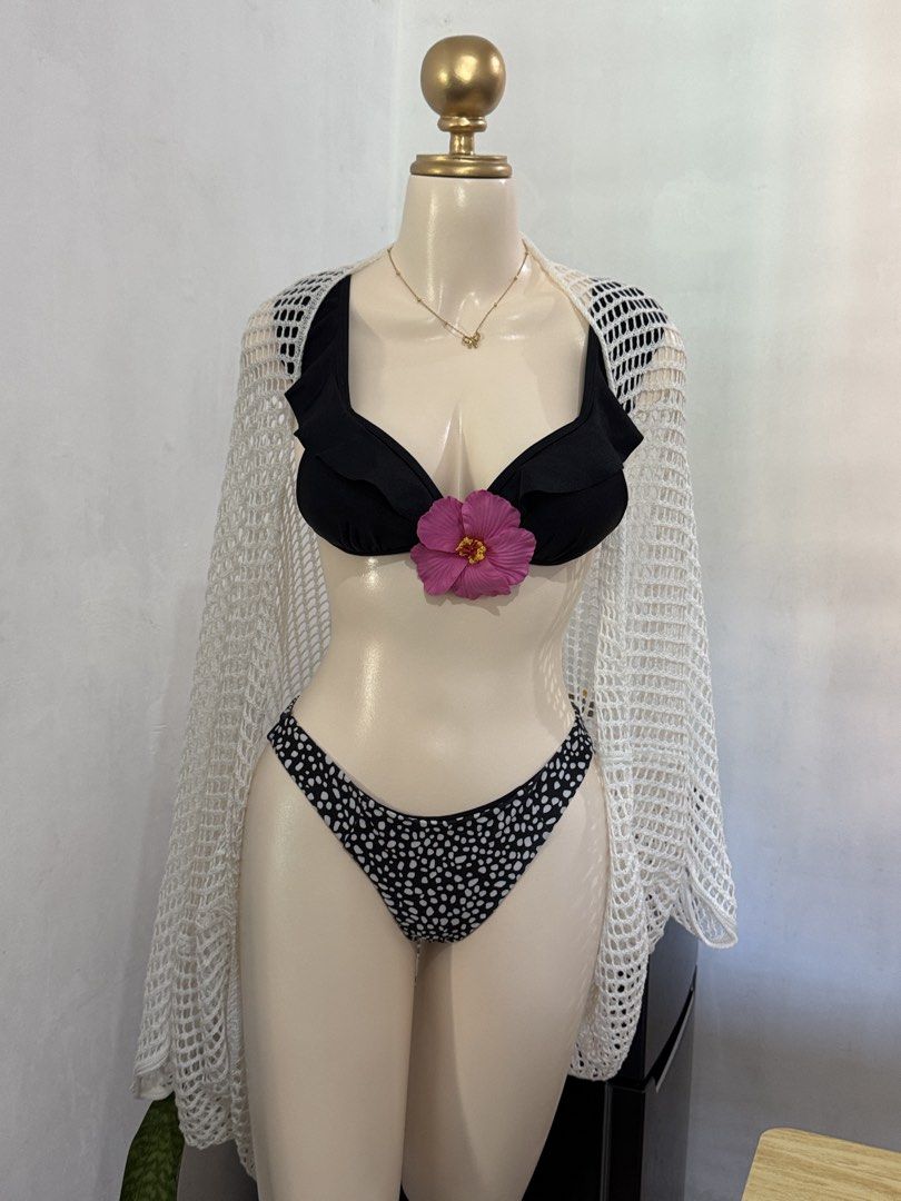 ETC SMALL BLACK 2 PIECE BIKINI (Category: Bikinis & Swimsuits) located in Dasmarinas. Submitted by ennahsthriftcollection (Listing ID 1468743932, Image 2). Description: ETC SMALL BLACK 2 PIECE BIKINI * accessories and cover up not included.
