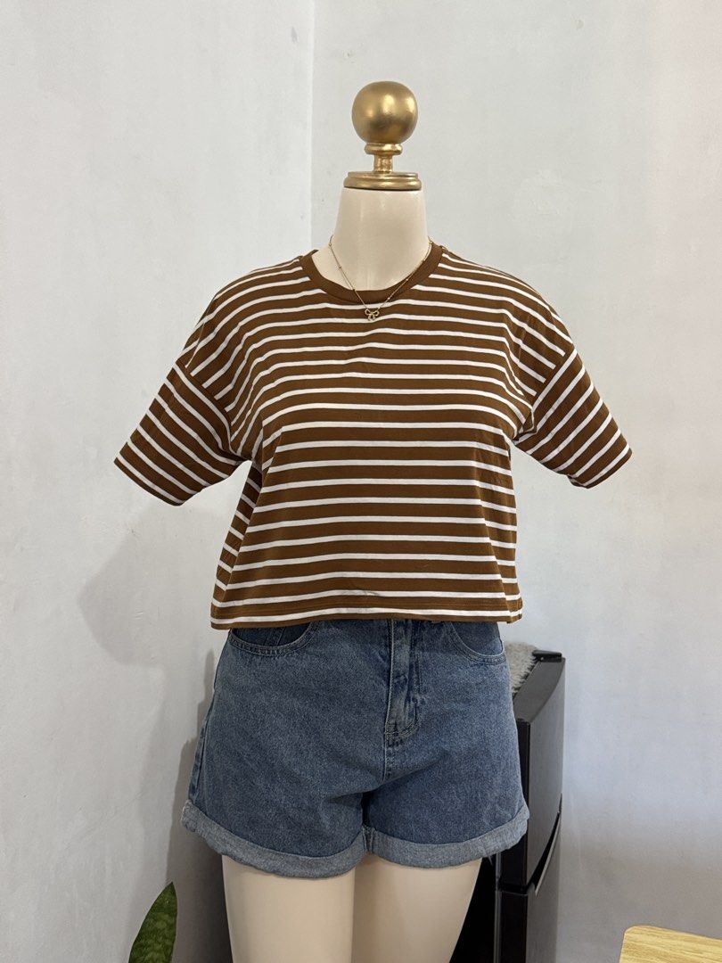 ETC UNIQLO BROW AND WHITE STRIPE SMALL FRAME (Category: Blouses) located in Dasmarinas. Submitted by ennahsthriftcollection (Listing ID 1468778908, Image 2). Description: ETC UNIQLO BROW AND WHITE STRIPE SMALL FRAME Length: 17 1/2 inches Width : 19 inches .