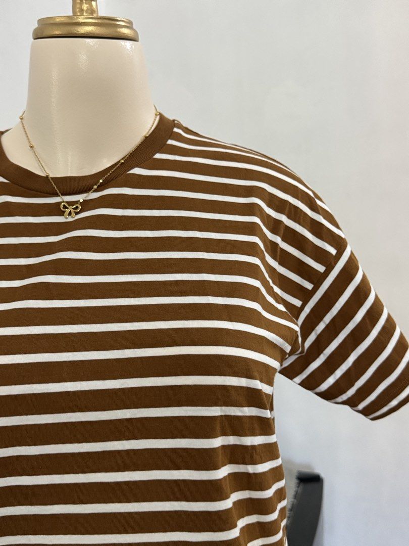 ETC UNIQLO BROW AND WHITE STRIPE SMALL FRAME (Category: Blouses) located in Dasmarinas. Submitted by ennahsthriftcollection (Listing ID 1468778908, Image 3). Description: ETC UNIQLO BROW AND WHITE STRIPE SMALL FRAME Length: 17 1/2 inches Width : 19 inches .