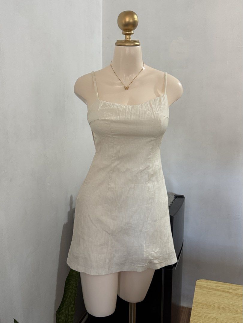 ETC WHITE SMALL SEXY DRESS (Category: Dresses) located in Dasmarinas. Submitted by ennahsthriftcollection (Listing ID 1468772634, Image 1). Description: ETC WHITE SMALL SEXY DRESS Length : 24 inches .