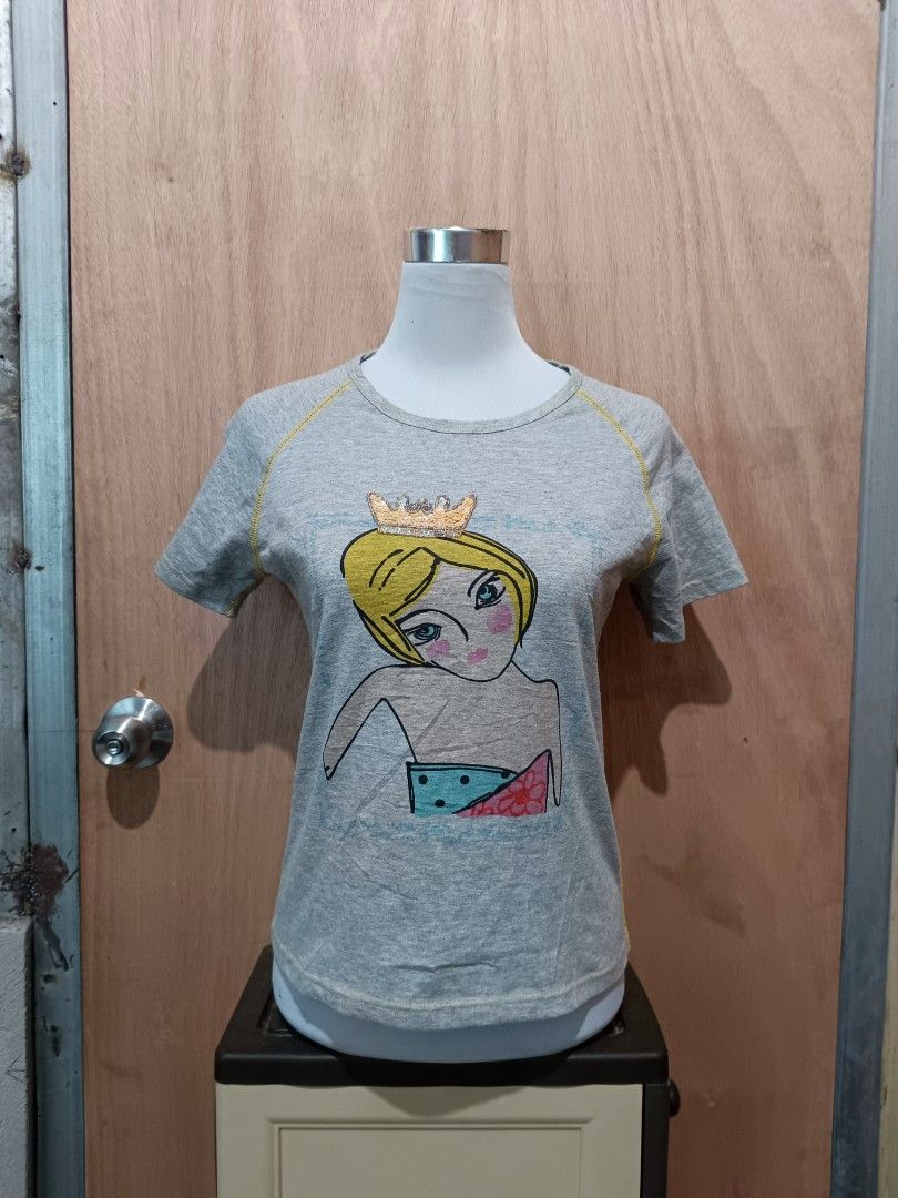 Etoile y2k top (Category: Shirts) located in Davao. Submitted by mln-boutique (Listing ID 1468927019, Image 1). Description: size - m - l good condition.