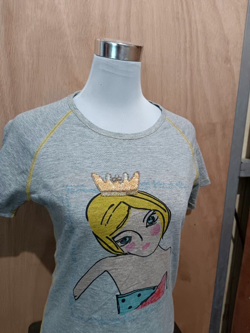 Etoile y2k top (Category: Shirts) located in Davao. Submitted by mln-boutique (Listing ID 1468927019, Image 3). Description: size - m - l good condition.