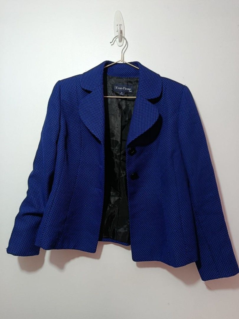 Evan-Picone Blazer (Category: Coats, Jackets and Outerwear) located in Cavite. Submitted by myprelovedpicks123 (Listing ID 1468838167, Image 1). Description: Classy pre-loved blazer, still in good condition! Missing 1 button, easy to replace. Budget-friendly and perfect for office wear.🤍.