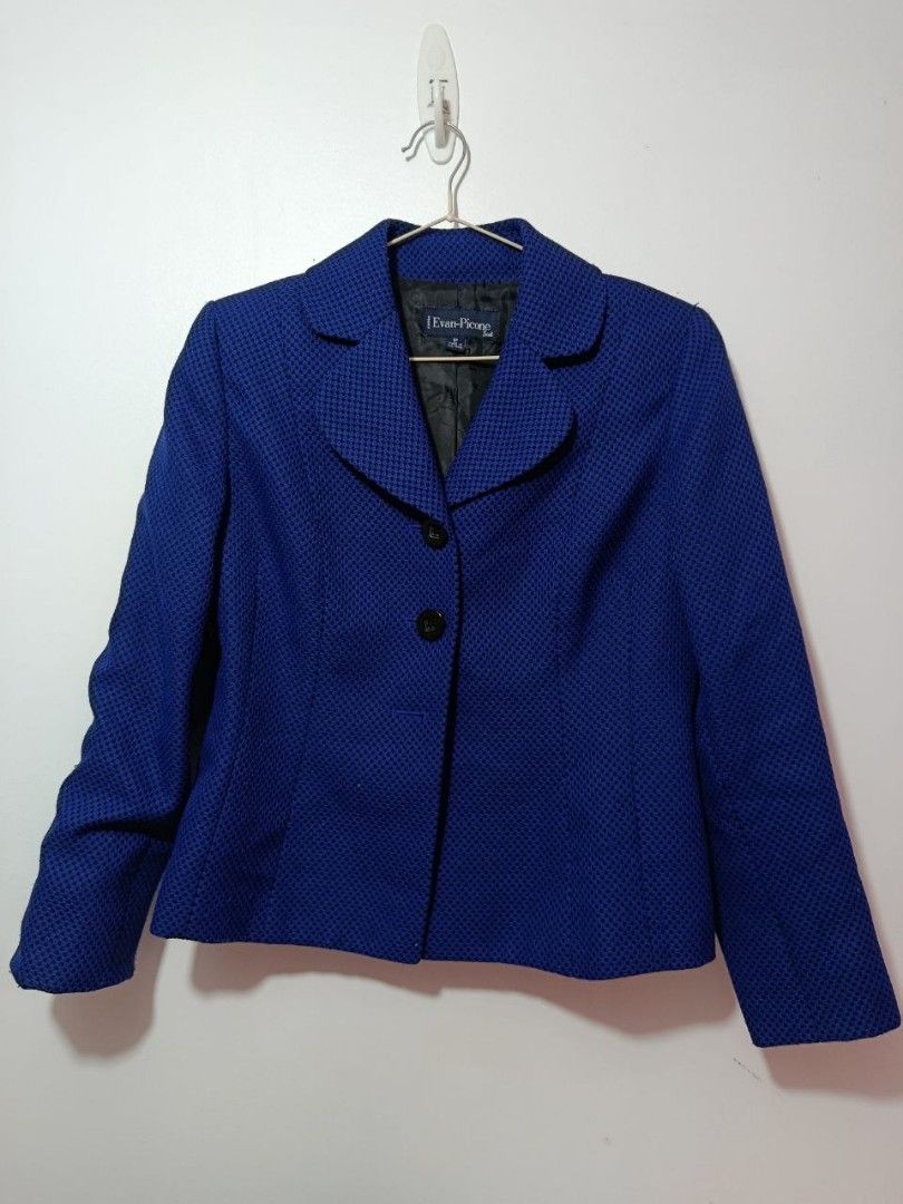 Evan-Picone Blazer (Category: Coats, Jackets and Outerwear) located in Cavite. Submitted by myprelovedpicks123 (Listing ID 1468838167, Image 2). Description: Classy pre-loved blazer, still in good condition! Missing 1 button, easy to replace. Budget-friendly and perfect for office wear.🤍.