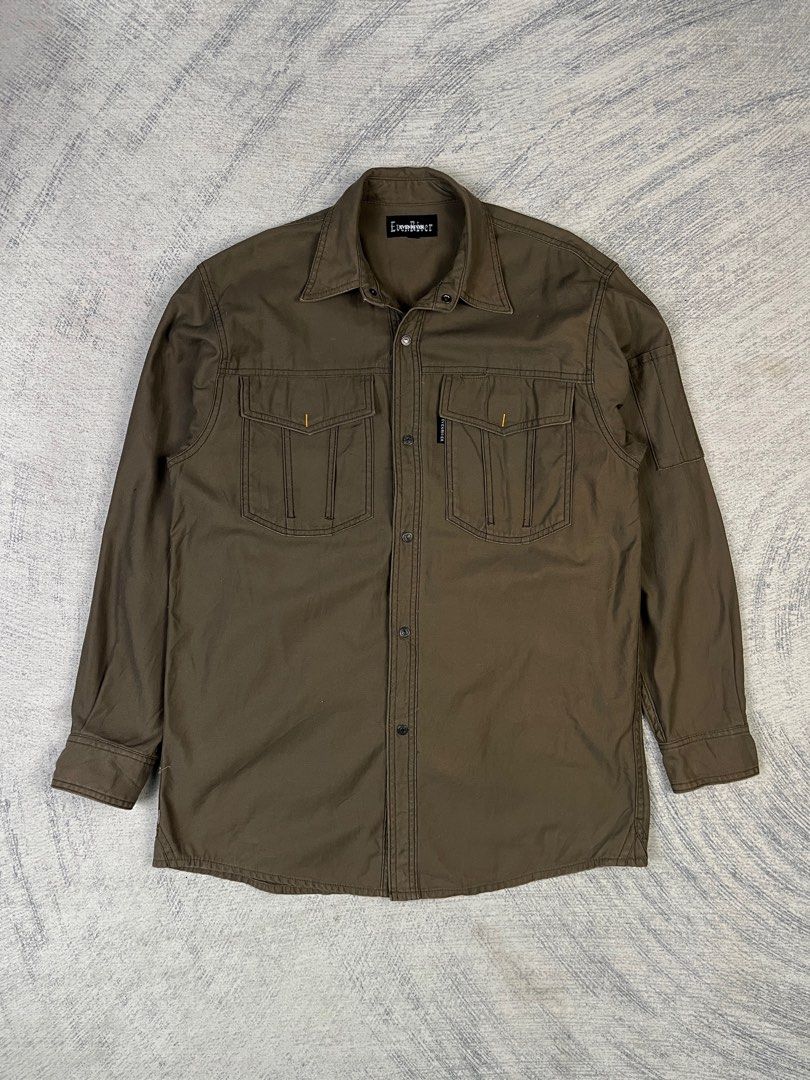 Evenriver Work Jacket (Category: Coats, Jackets and Outerwear) located in Kota Bharu. Submitted by mixbrandclothing (Listing ID 1468839209, Image 1). Description: Saiz di tag: M Pit: 21” Labuh: 30” Condition: 8/10 -Ada pinhole kecil sahaja -Warna macam ada faded di depan bhgn kiri, tapi kalau tengok depan2 tak jelas pon. Dalam gambar baru nampak. Harga tak termasuk pos Terima kasih 261041.