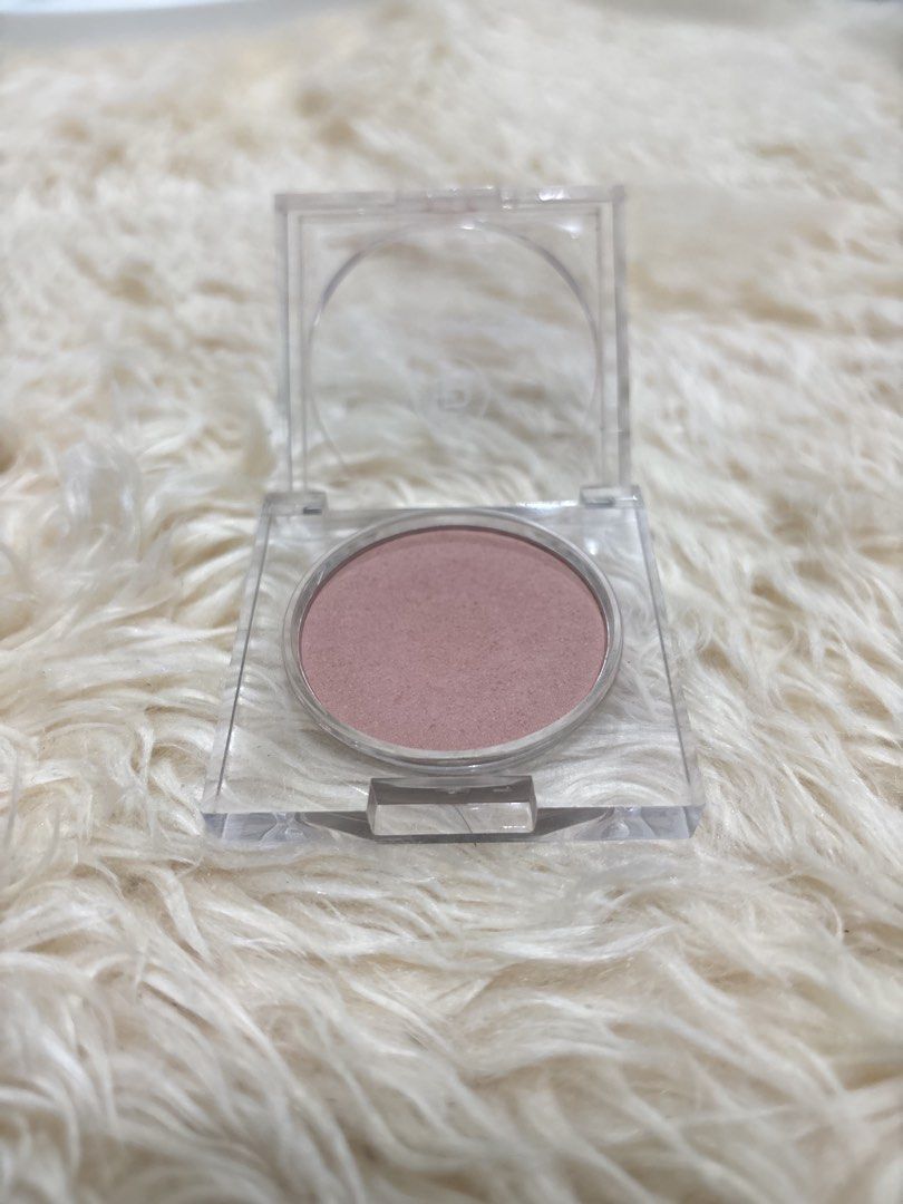 Ever Bilena Powder Blush Golden Hour (Category: Makeup) located in Paranaque City. Submitted by _outfits (Listing ID 1468918647, Image 3). Description: Ever Bilena Powder Blush Shade: Golden Hour 90% left.