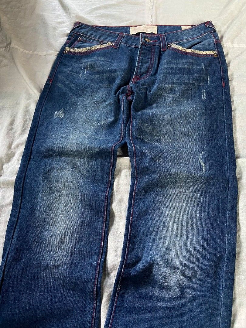 Evisu Daicock Pants Distressed-Style (Category: Jeans) located in Antipolo. Submitted by _justdropby.ph (Listing ID 1468875906, Image 3). Description: 31-32 waist 39 length 7.5 leg open (putol lang yung baba).
