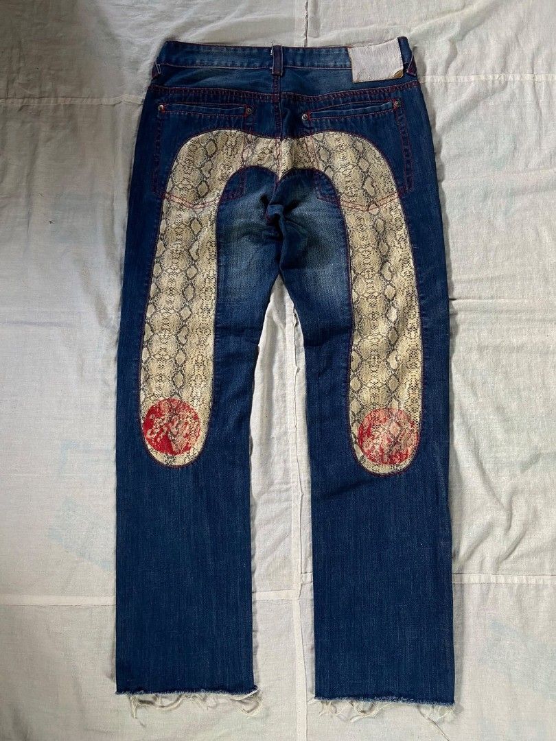 Evisu Daicock Pants Distressed-Style (Category: Jeans) located in Antipolo. Submitted by _justdropby.ph (Listing ID 1468875906, Image 1). Description: 31-32 waist 39 length 7.5 leg open (putol lang yung baba).
