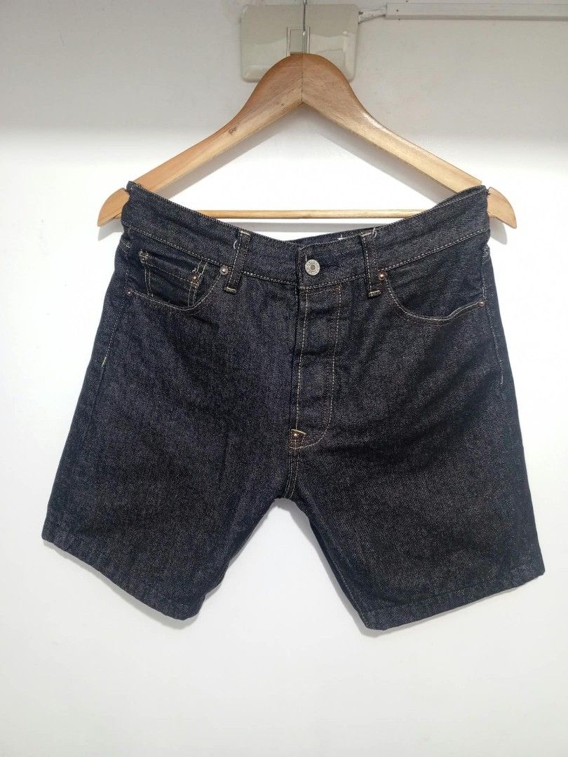Evisu god of fortune (Category: Shorts) located in Manila. Submitted by eclast02 (Listing ID 1468713959, Image 2). Description: Size 32 Rank AB condition Patch tag lang issue other than that none nego for sure buyer.