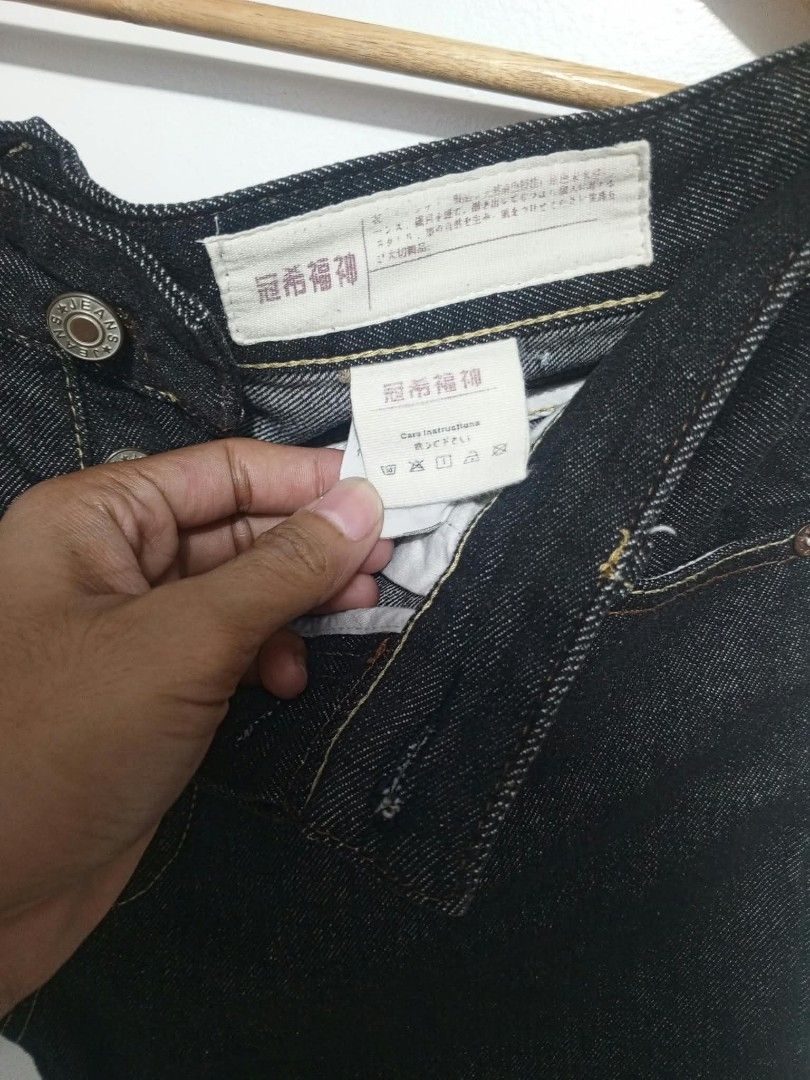 Evisu god of fortune (Category: Shorts) located in Manila. Submitted by eclast02 (Listing ID 1468713959, Image 3). Description: Size 32 Rank AB condition Patch tag lang issue other than that none nego for sure buyer.