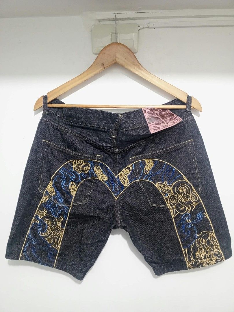 Evisu god of fortune (Category: Shorts) located in Manila. Submitted by eclast02 (Listing ID 1468713959, Image 1). Description: Size 32 Rank AB condition Patch tag lang issue other than that none nego for sure buyer.