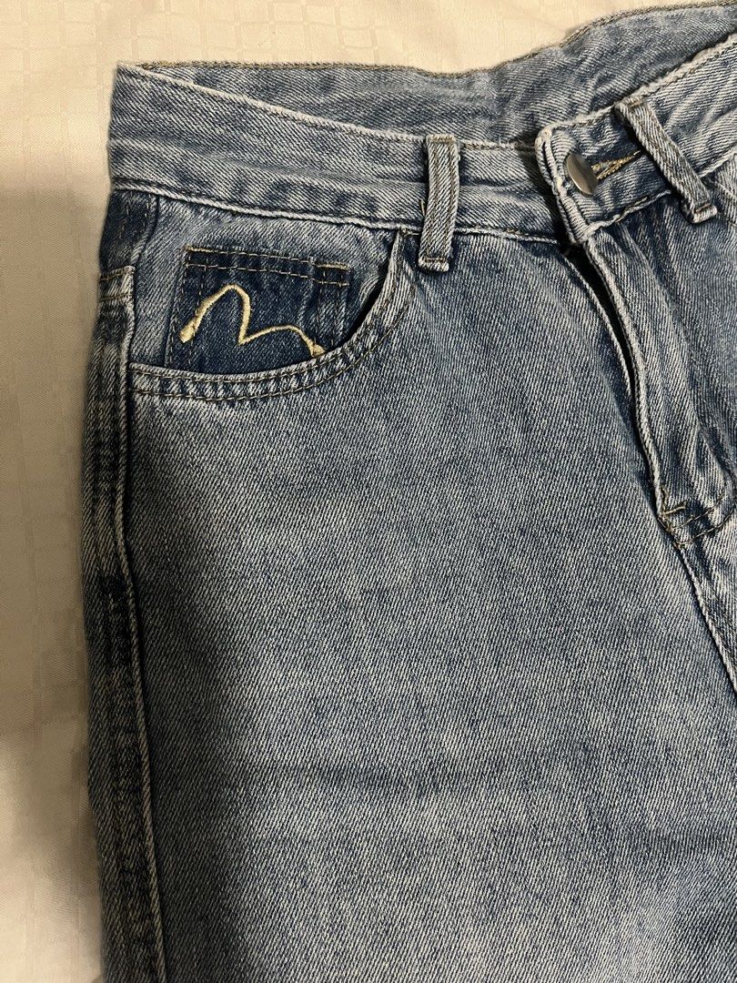 Evisu Light wash blue denim jeans (Category: Jeans) located in Manila. Submitted by chococoffeeboy (Listing ID 1468864559, Image 1). Description: Evisu light blue jeans Style: Casual streetwear, easy to match with tees and hoodies - Zip fly and metal button closure - Design: Light wash denim with contrasting dark waistband and back pocket panels -No back patch - Details: Gold embroidered Evisu logo on coin and back pockets Waist: 24” Length: 39.5