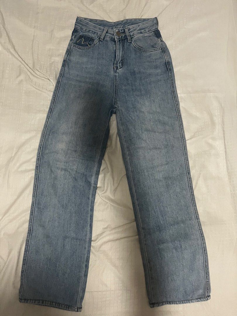 Evisu Light wash blue denim jeans (Category: Jeans) located in Manila. Submitted by chococoffeeboy (Listing ID 1468864559, Image 2). Description: Evisu light blue jeans Style: Casual streetwear, easy to match with tees and hoodies - Zip fly and metal button closure - Design: Light wash denim with contrasting dark waistband and back pocket panels -No back patch - Details: Gold embroidered Evisu logo on coin and back pockets Waist: 24” Length: 39.5