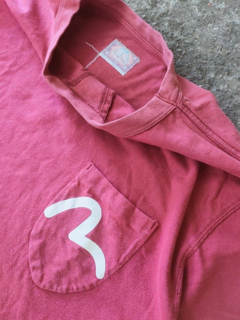 Evisu Pocket Tee (Category: Tshirts & Polo Shirts ) located in Daraga. Submitted by calm_thrift (Listing ID 1468716463, Image 2). Description: Evisu Pocket Tee 20x28 Good condition Fresh from bale.