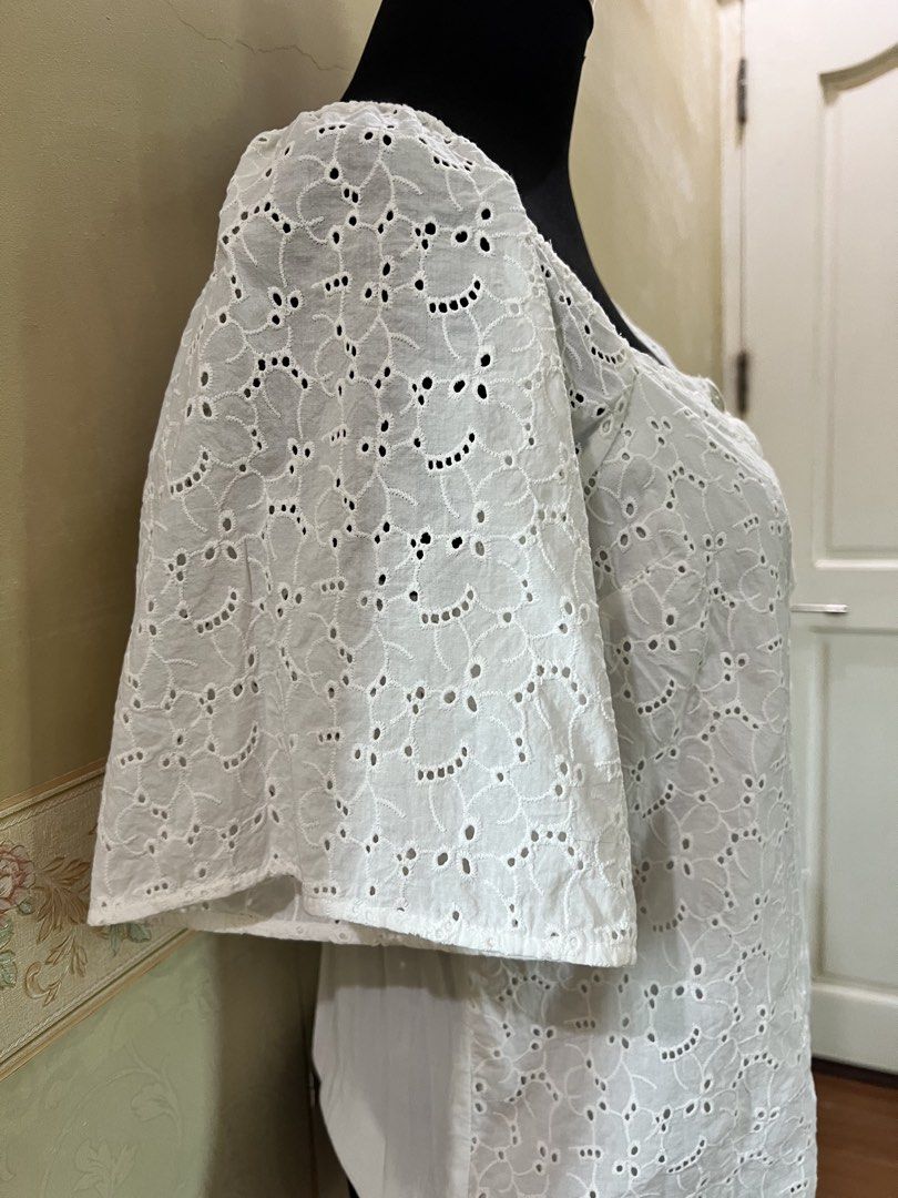 Eyelet top (Category: Blouses) located in Cabanatuan. Submitted by happythriftbyshidshin (Listing ID 1468716761, Image 2). Description: Sign of usage.